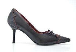 Schwarzer eleganter Damenschuh